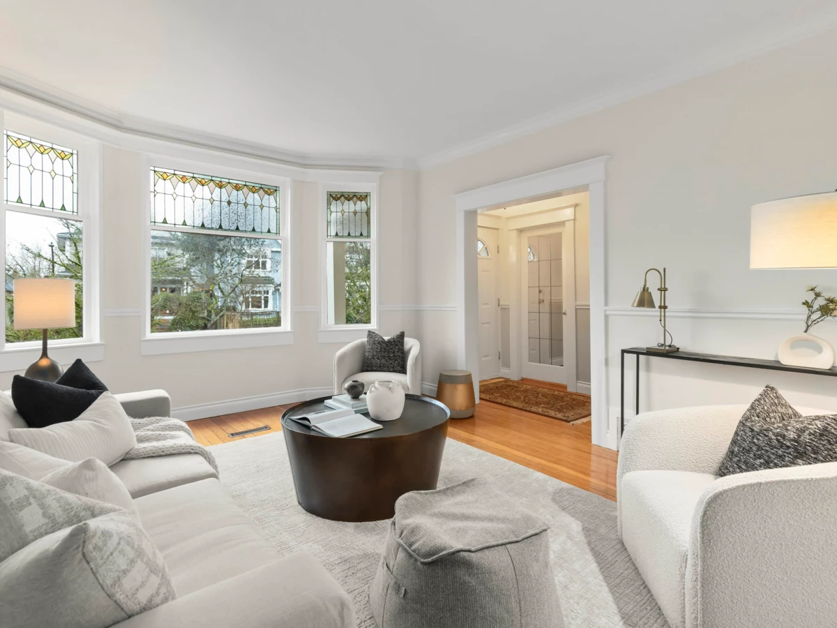 Dining Area Photo of 829 E 14th Avenue, Vancouver, BC
