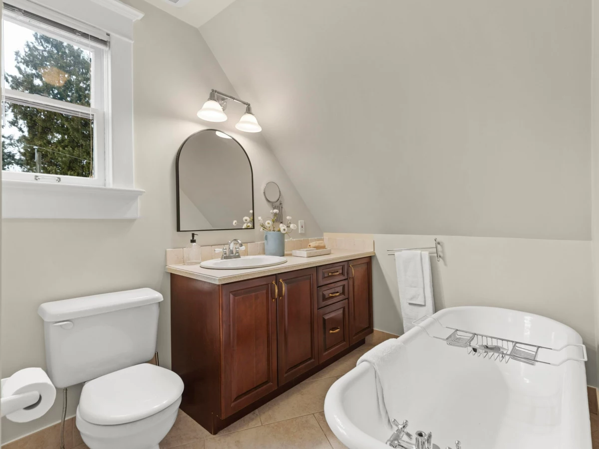 Entry Foyer Photo of 829 E 14th Avenue, Vancouver, BC