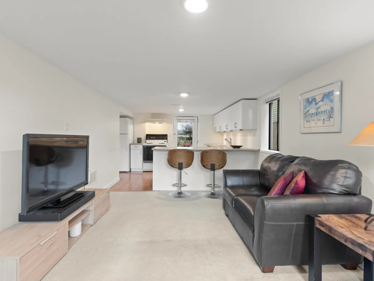 Front Yard Photo of 829 E 14th Avenue, Vancouver, BC