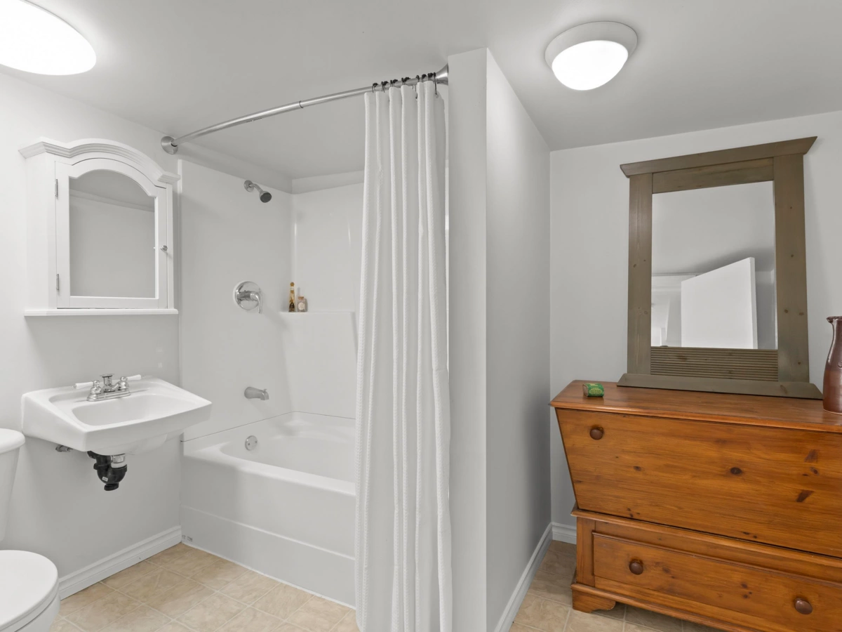 Garden / Landscaping Photo of 829 E 14th Avenue, Vancouver, BC