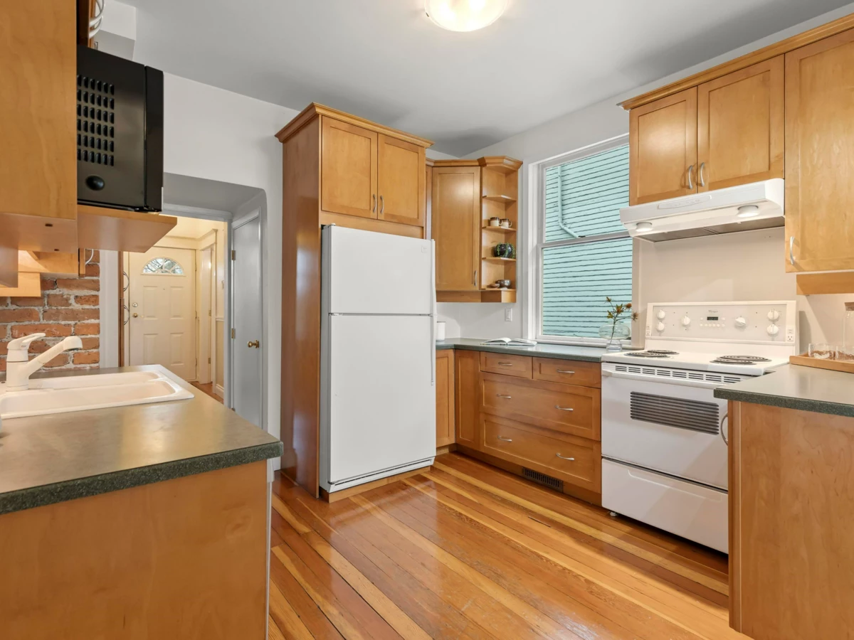 Kitchen Island Photo of 829 E 14th Avenue, Vancouver, BC
