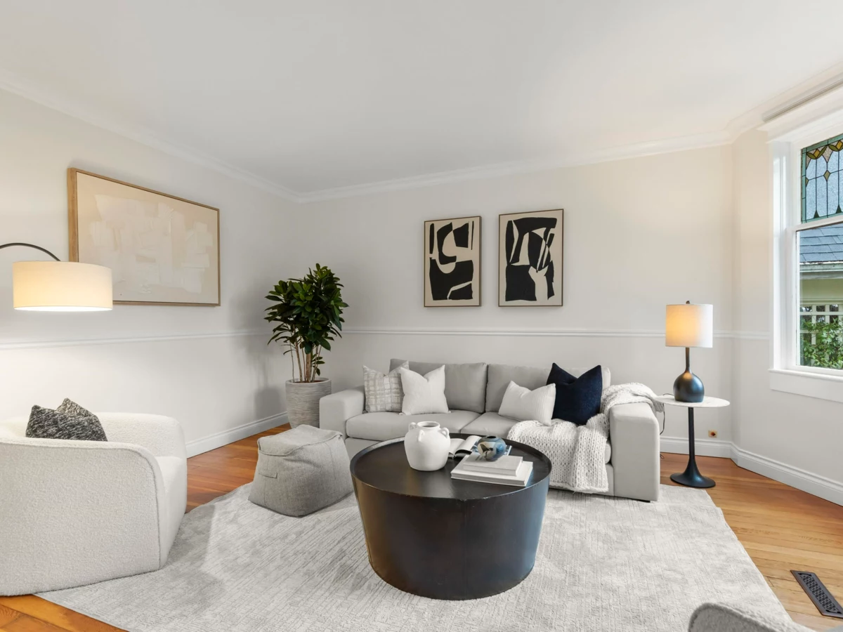 Living Room Photo of 829 E 14th Avenue, Vancouver, BC