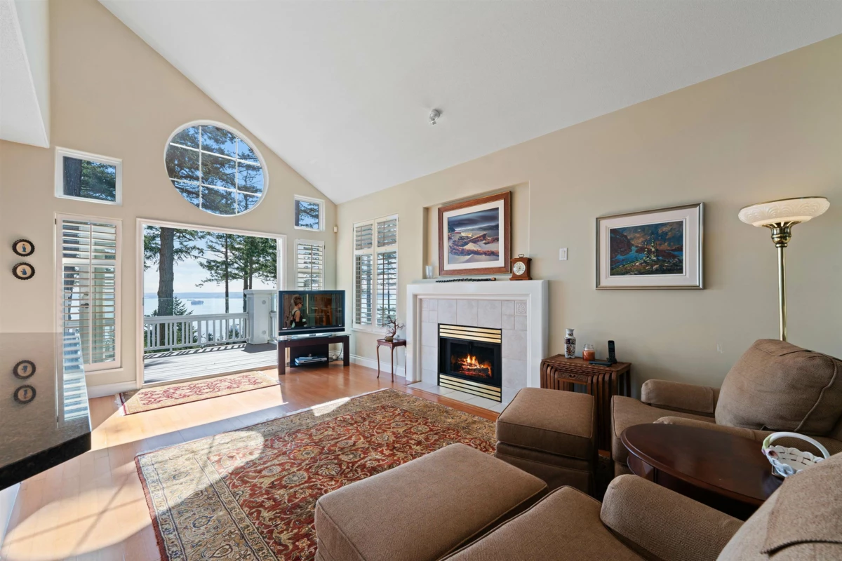 Kitchen Photo of 4 5110 Alderfeild Place, West Vancouver, BC