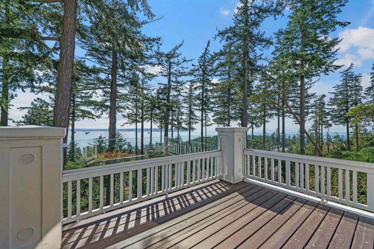 Laundry Room Photo of 4 5110 Alderfeild Place, West Vancouver, BC