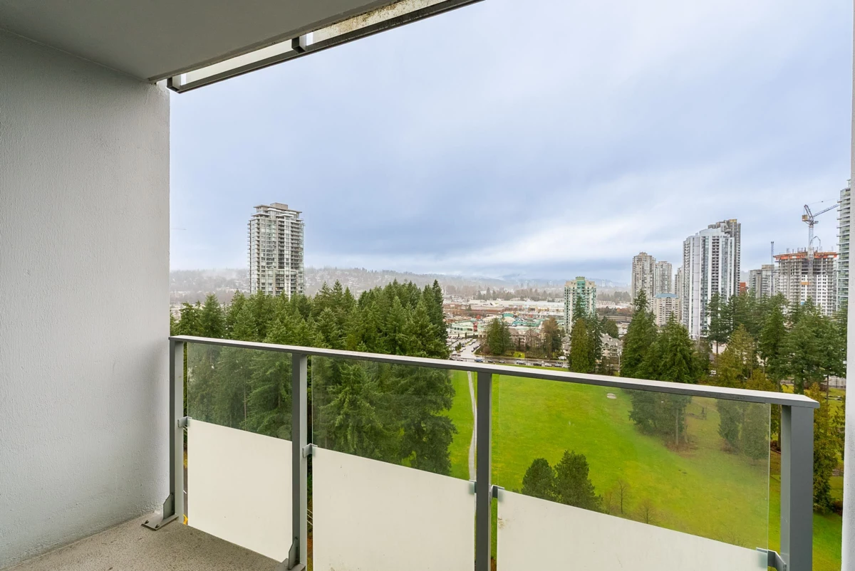 Office / Den Photo of 2207 3093 Windsor Gate, Coquitlam, BC