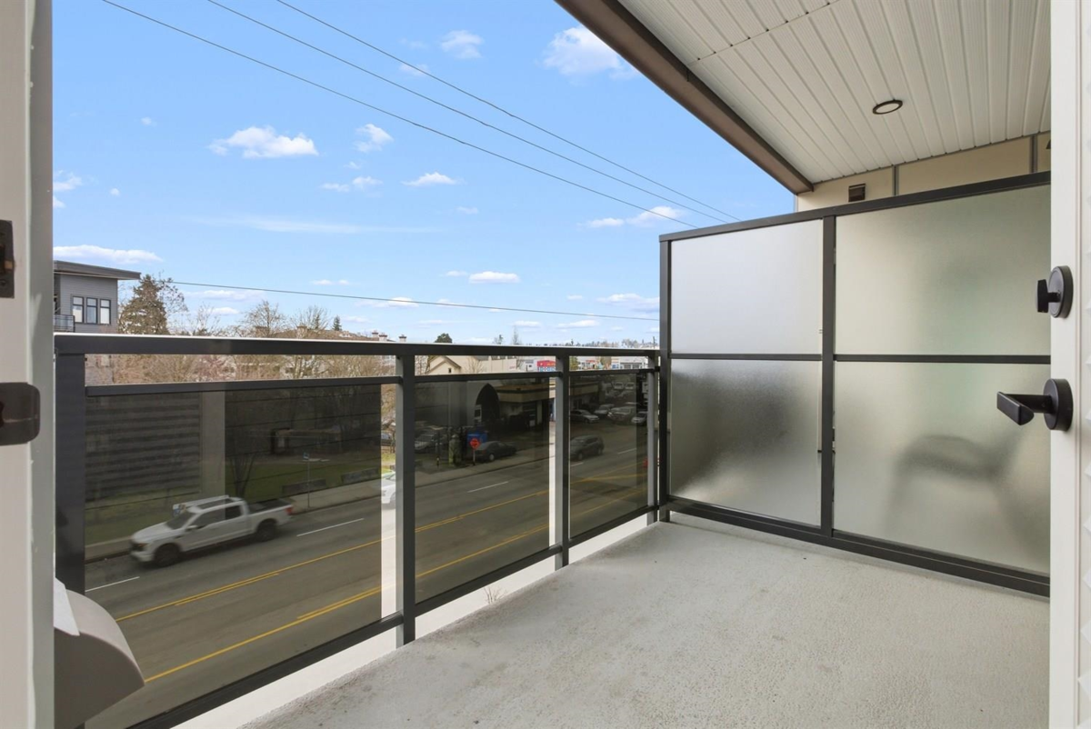 Dining Area Photo of 305 20061 Fraser Highway, Langley, BC