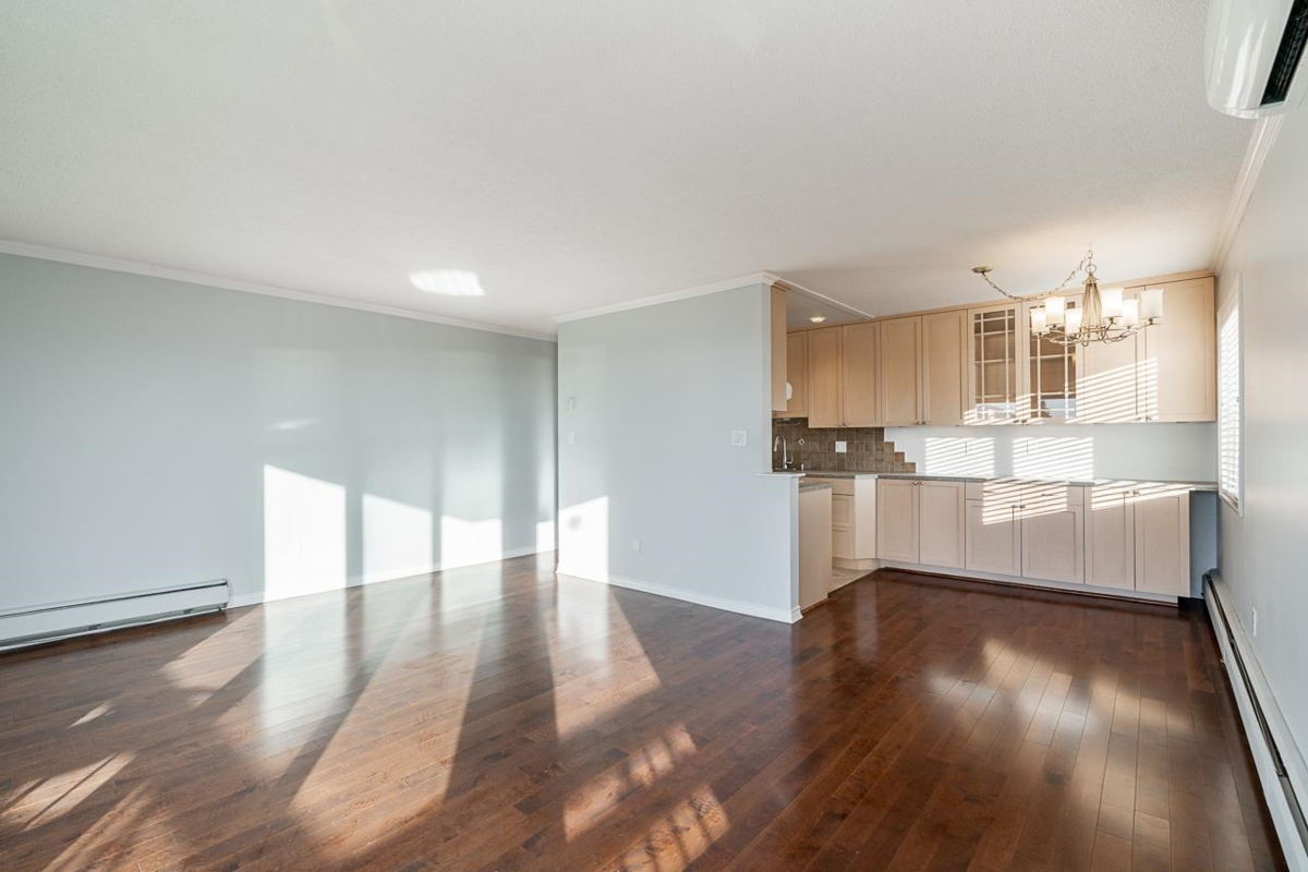 Dining Area Photo of 318 3080 Lonsdale Avenue, North Vancouver, BC