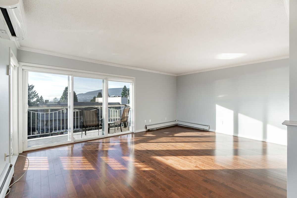 Kitchen Photo of 318 3080 Lonsdale Avenue, North Vancouver, BC
