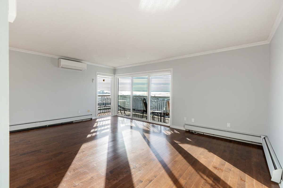 Living Room Photo of 318 3080 Lonsdale Avenue, North Vancouver, BC