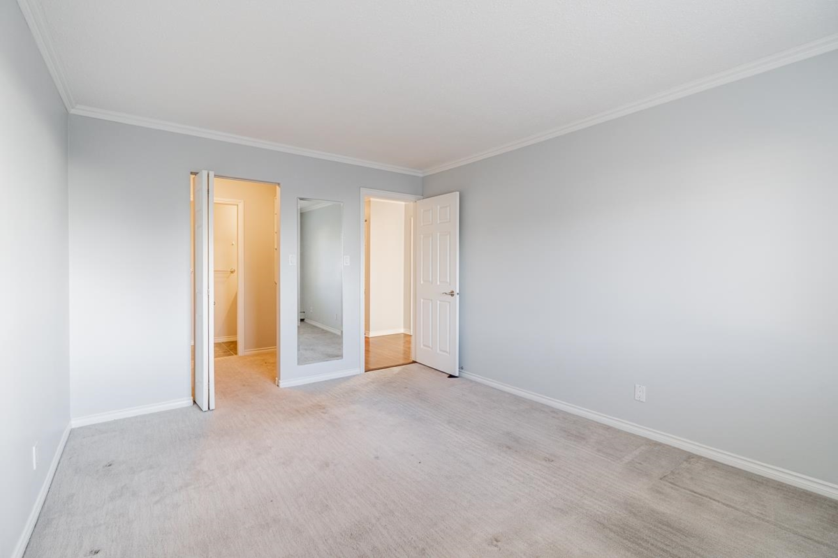 Walk-In Closet Photo of 318 3080 Lonsdale Avenue, North Vancouver, BC