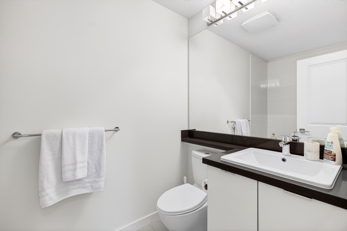 Entry Foyer Photo of 312 15168 33 Avenue, Surrey, BC