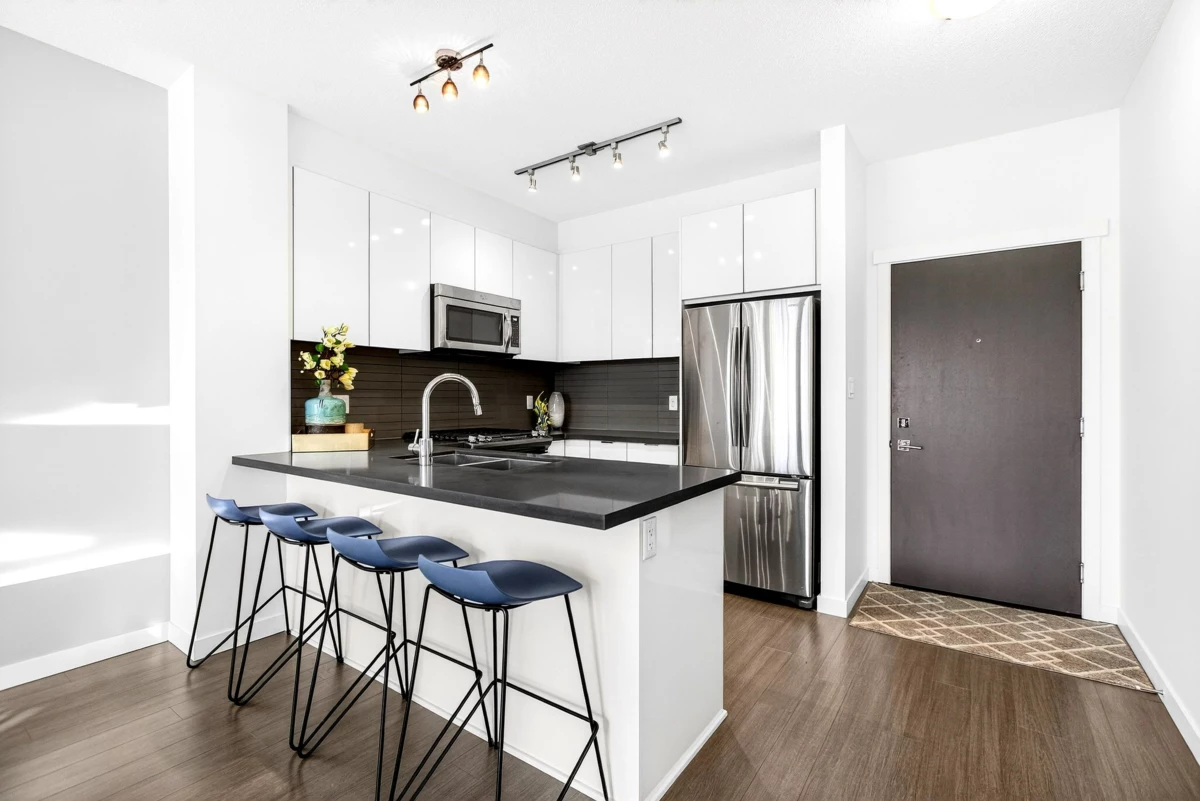 Family Room Photo of 312 15168 33 Avenue, Surrey, BC