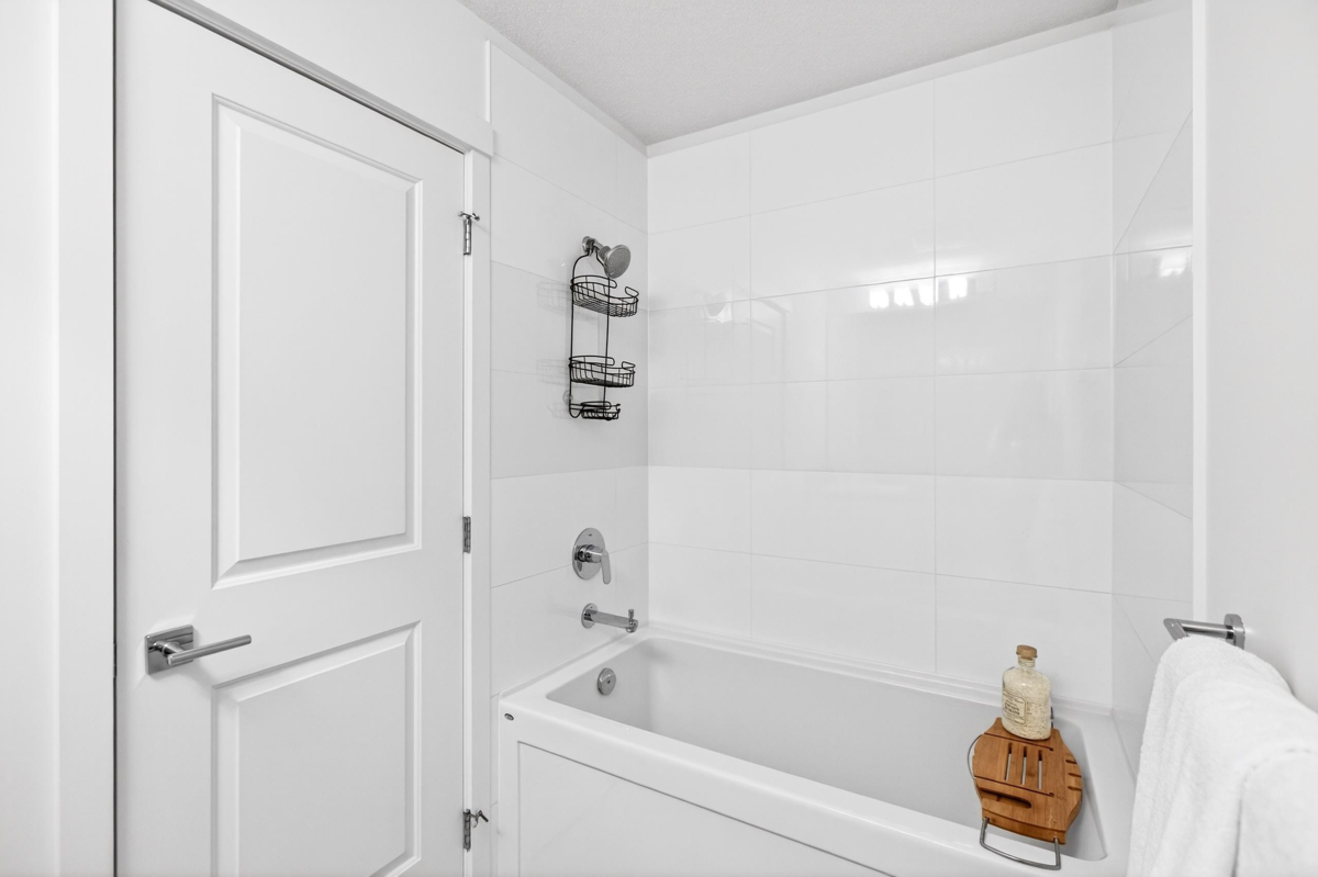 Hallway Photo of 312 15168 33 Avenue, Surrey, BC