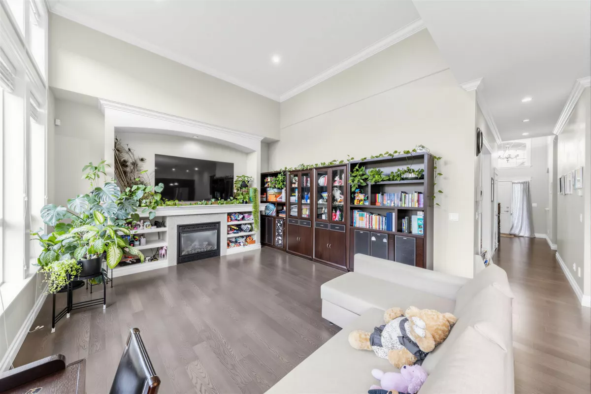 Kitchen Island Photo of 6079 Dunsmuir Crescent, Richmond, BC