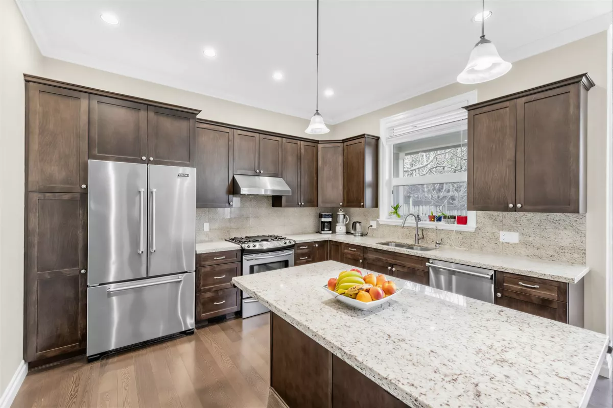 Walk-In Closet Photo of 6079 Dunsmuir Crescent, Richmond, BC