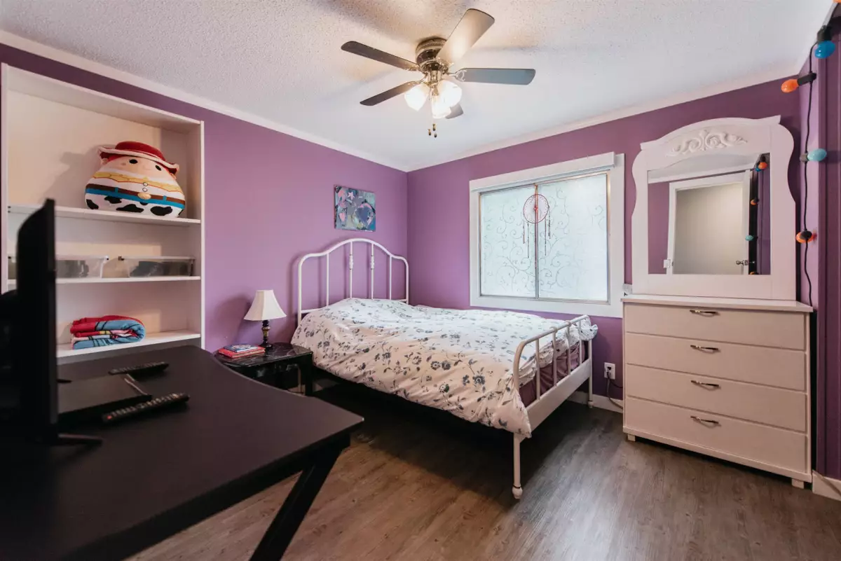 Breakfast Nook Photo of 25 5288 Selma Park Road, Sechelt, BC