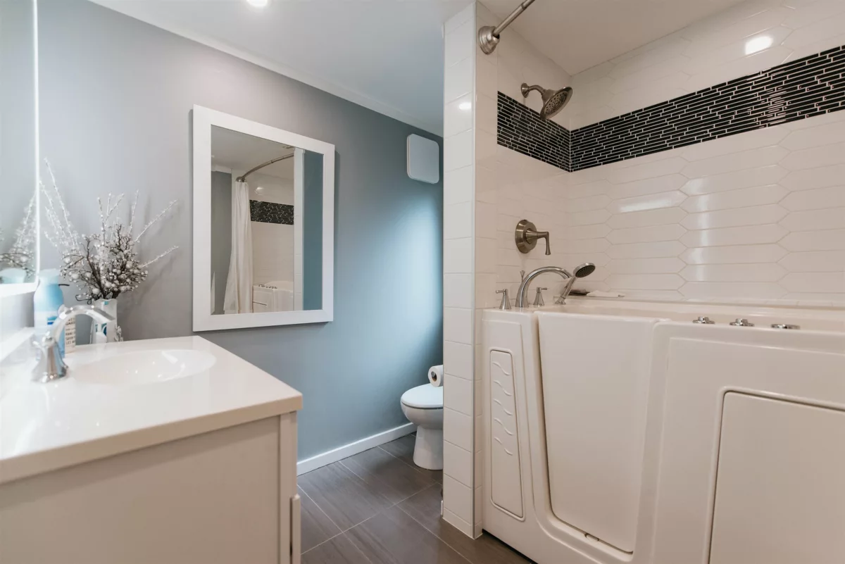 Kitchen Photo of 25 5288 Selma Park Road, Sechelt, BC