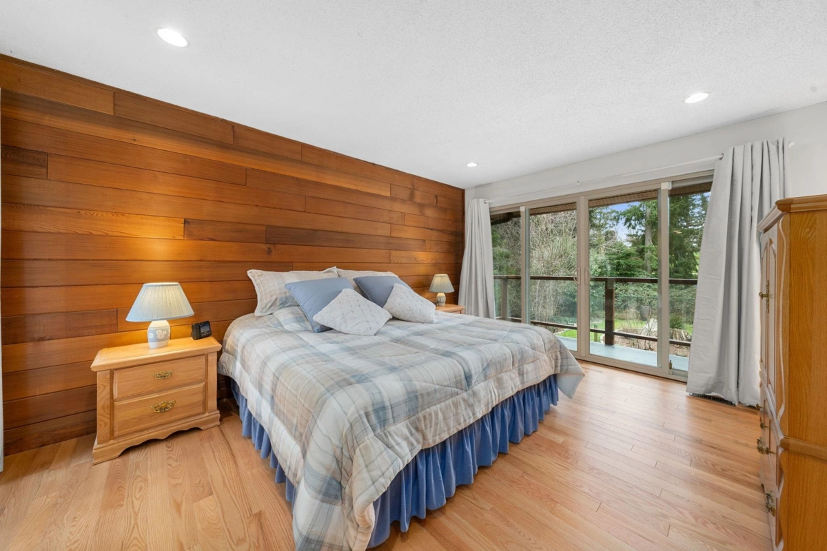 Breakfast Nook Photo of 667 Fairway Drive, North Vancouver, BC