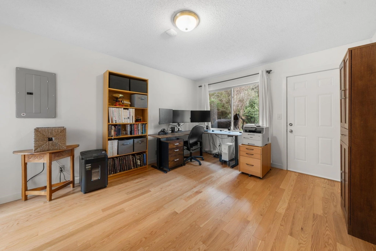 Entry Foyer Photo of 667 Fairway Drive, North Vancouver, BC
