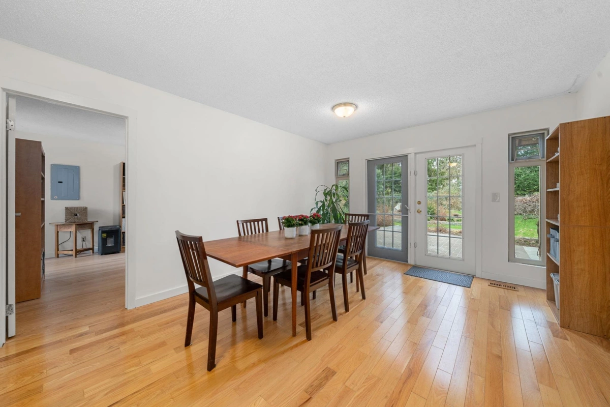 Family Room Photo of 667 Fairway Drive, North Vancouver, BC