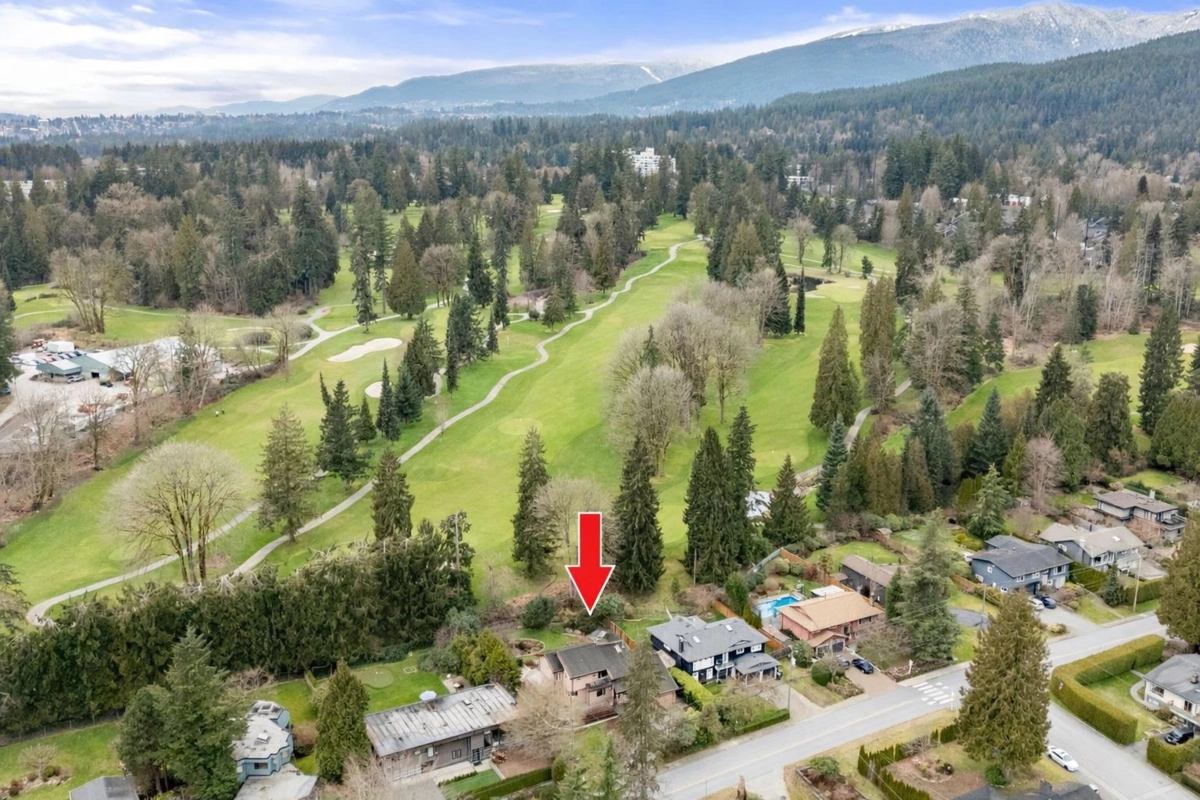 Garden / Landscaping Photo of 667 Fairway Drive, North Vancouver, BC