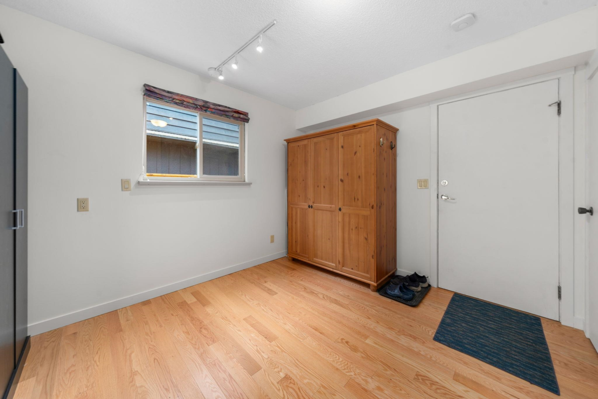 Hallway Photo of 667 Fairway Drive, North Vancouver, BC