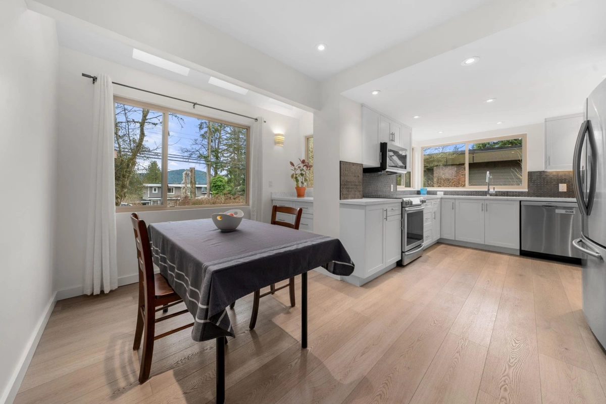Kitchen Photo of 667 Fairway Drive, North Vancouver, BC