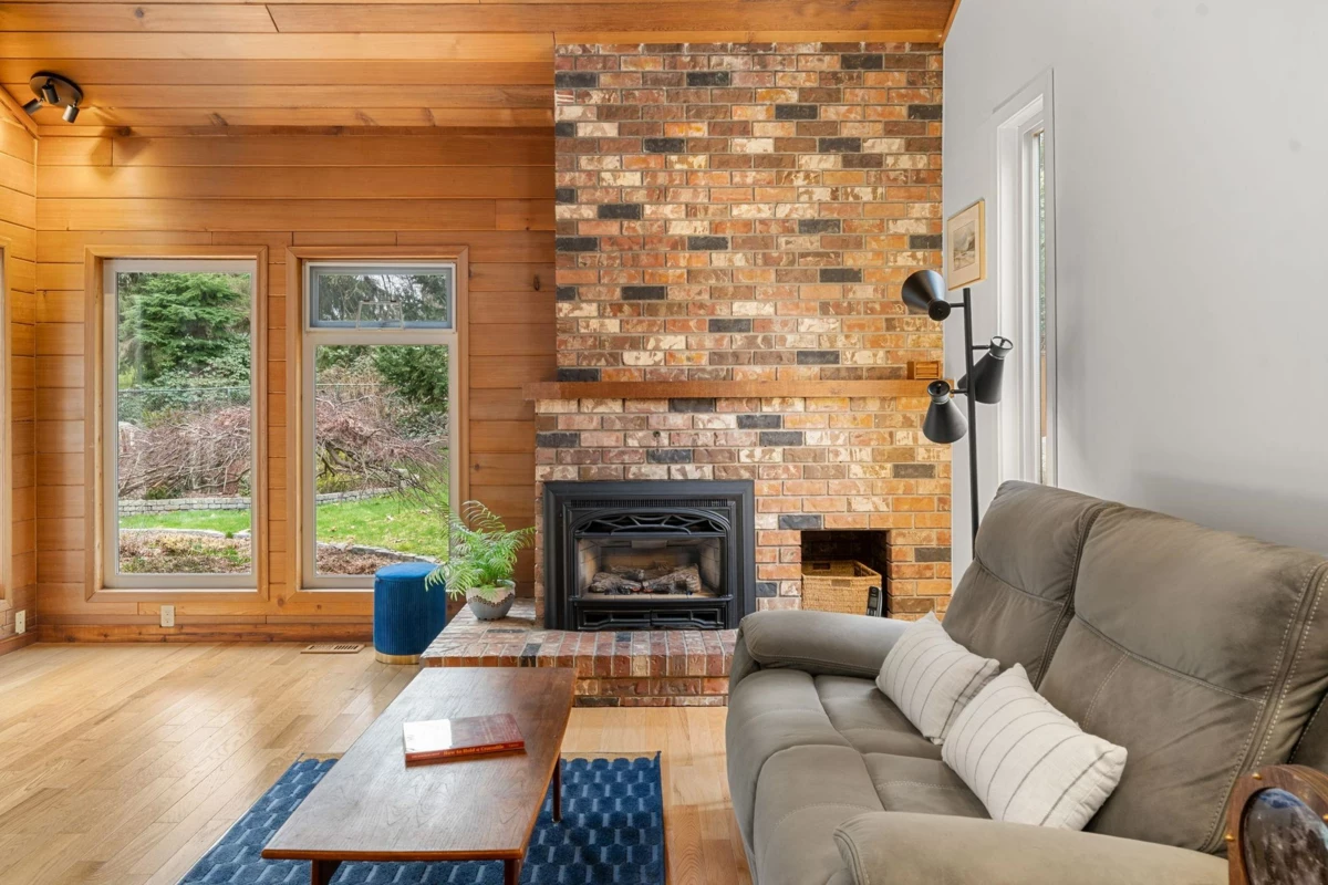 Living Room Photo of 667 Fairway Drive, North Vancouver, BC