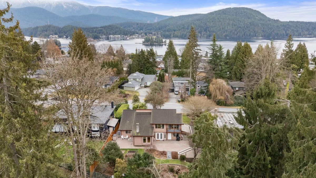 Outdoor Kitchen Photo of 667 Fairway Drive, North Vancouver, BC
