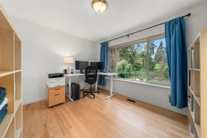 Powder Room Photo of 667 Fairway Drive, North Vancouver, BC