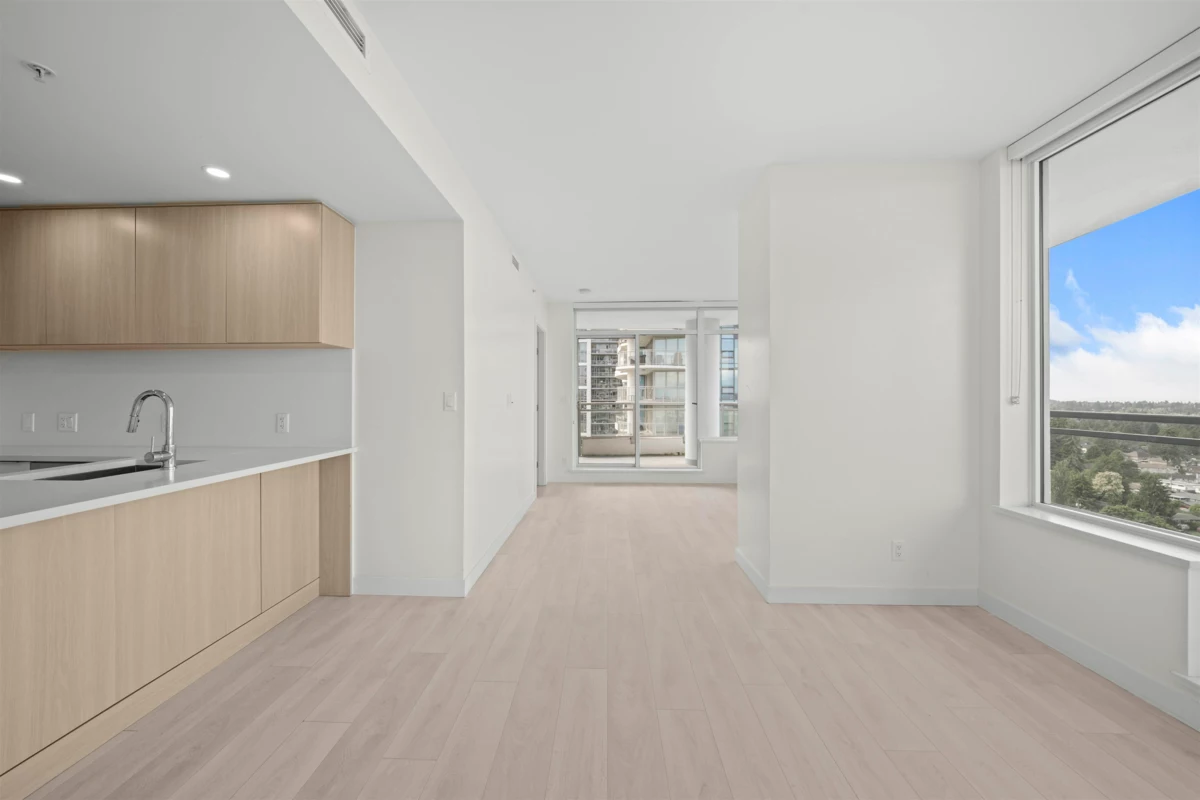 Kitchen Photo of 2108 13318 104 Avenue, Surrey, BC