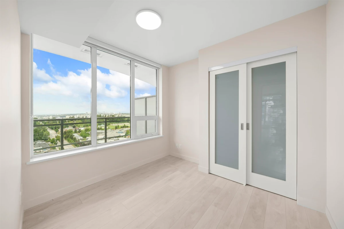 Walk-In Closet Photo of 2108 13318 104 Avenue, Surrey, BC