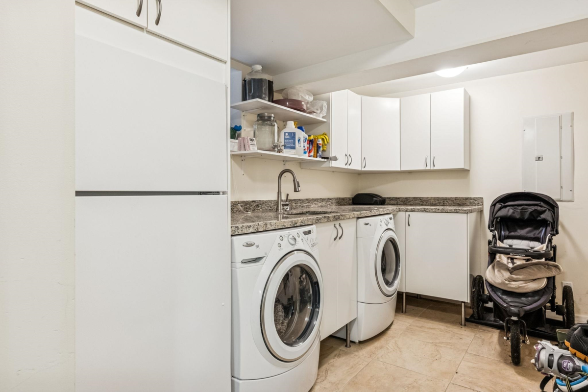 Entry Foyer Photo of 2819 W 13th Avenue, Vancouver, BC