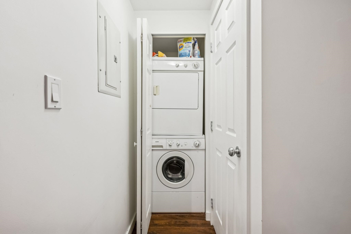 Hallway Photo of 2819 W 13th Avenue, Vancouver, BC