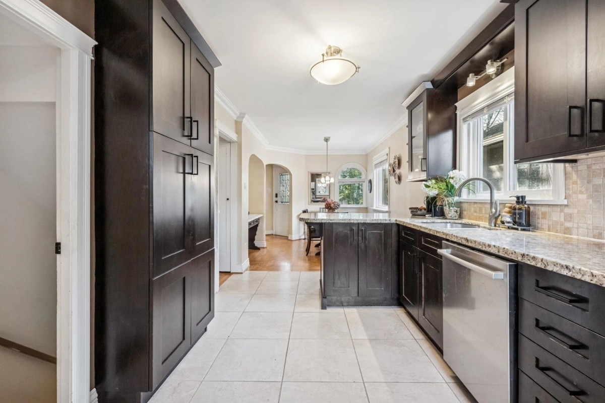 Kitchen Island Photo of 2819 W 13th Avenue, Vancouver, BC
