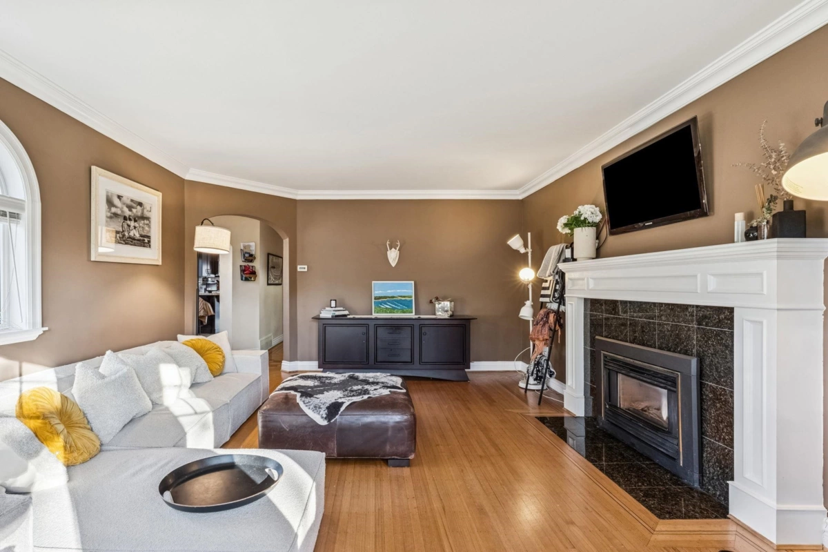 Living Room Photo of 2819 W 13th Avenue, Vancouver, BC