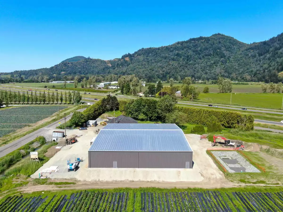 Front Yard Photo of 38989 No. 4 Road, Abbotsford, BC