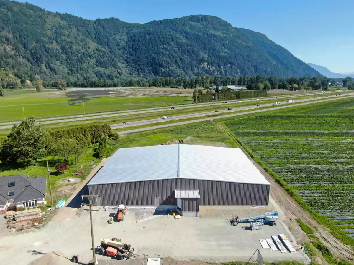 Garage Interior Photo of 38989 No. 4 Road, Abbotsford, BC