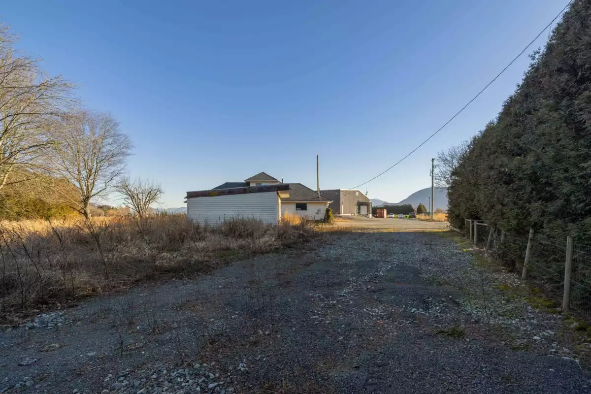 Powder Room Photo of 38989 No. 4 Road, Abbotsford, BC