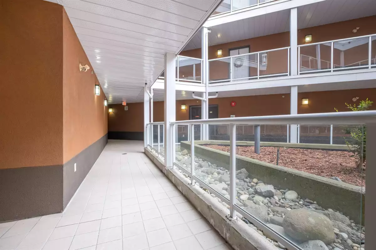 Entry Foyer Photo of 108 15233 Pacific Avenue, White Rock, BC