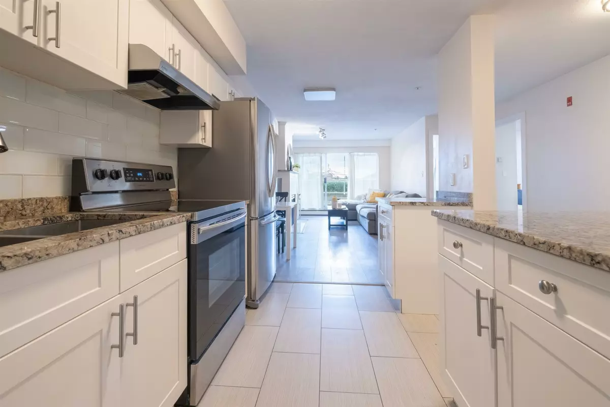 Kitchen Island Photo of 108 15233 Pacific Avenue, White Rock, BC