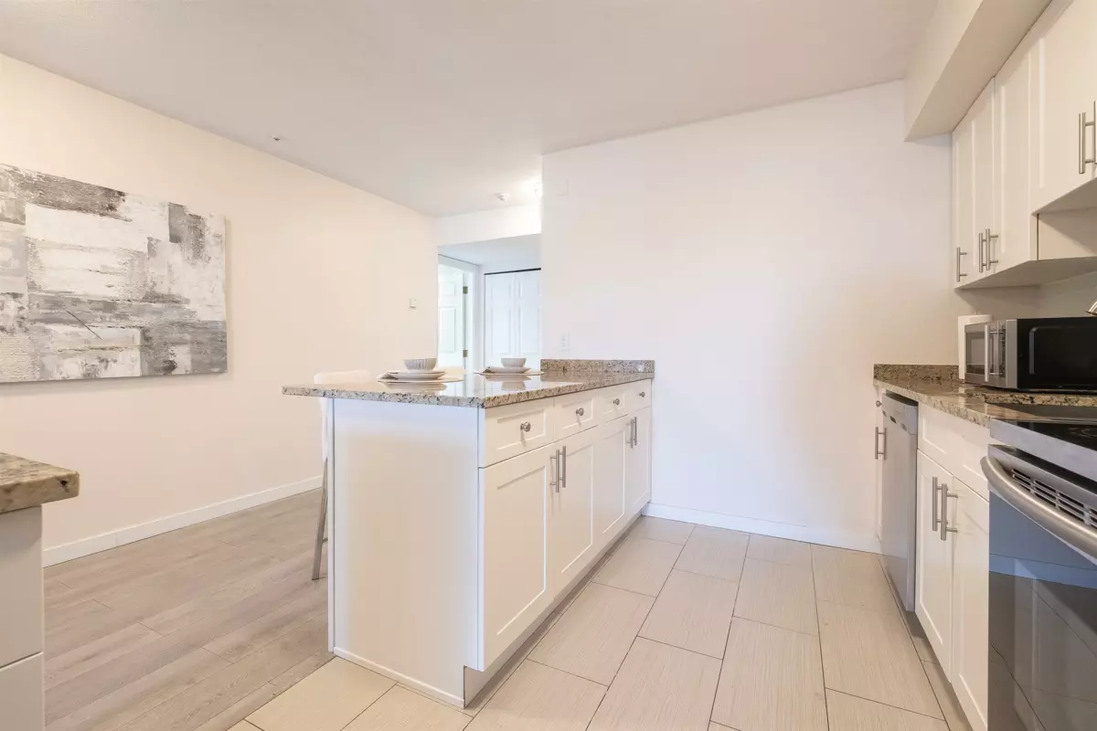 Kitchen Photo of 108 15233 Pacific Avenue, White Rock, BC