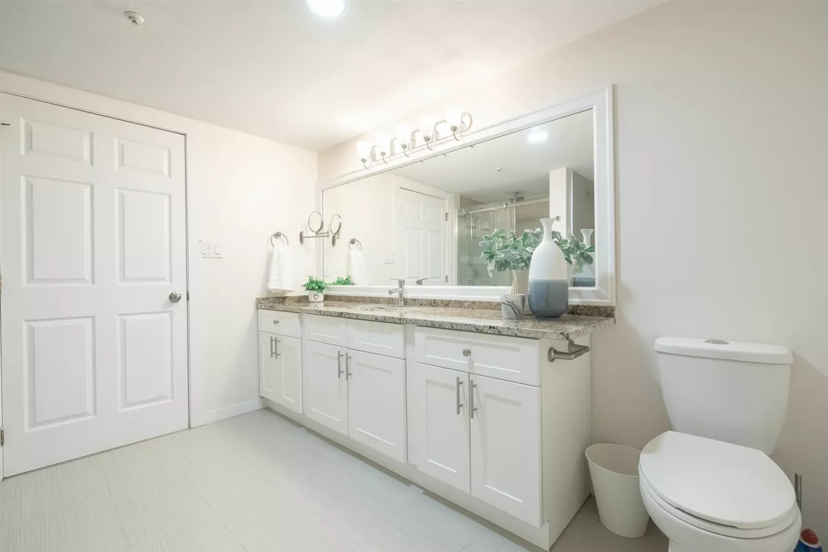 Powder Room Photo of 108 15233 Pacific Avenue, White Rock, BC