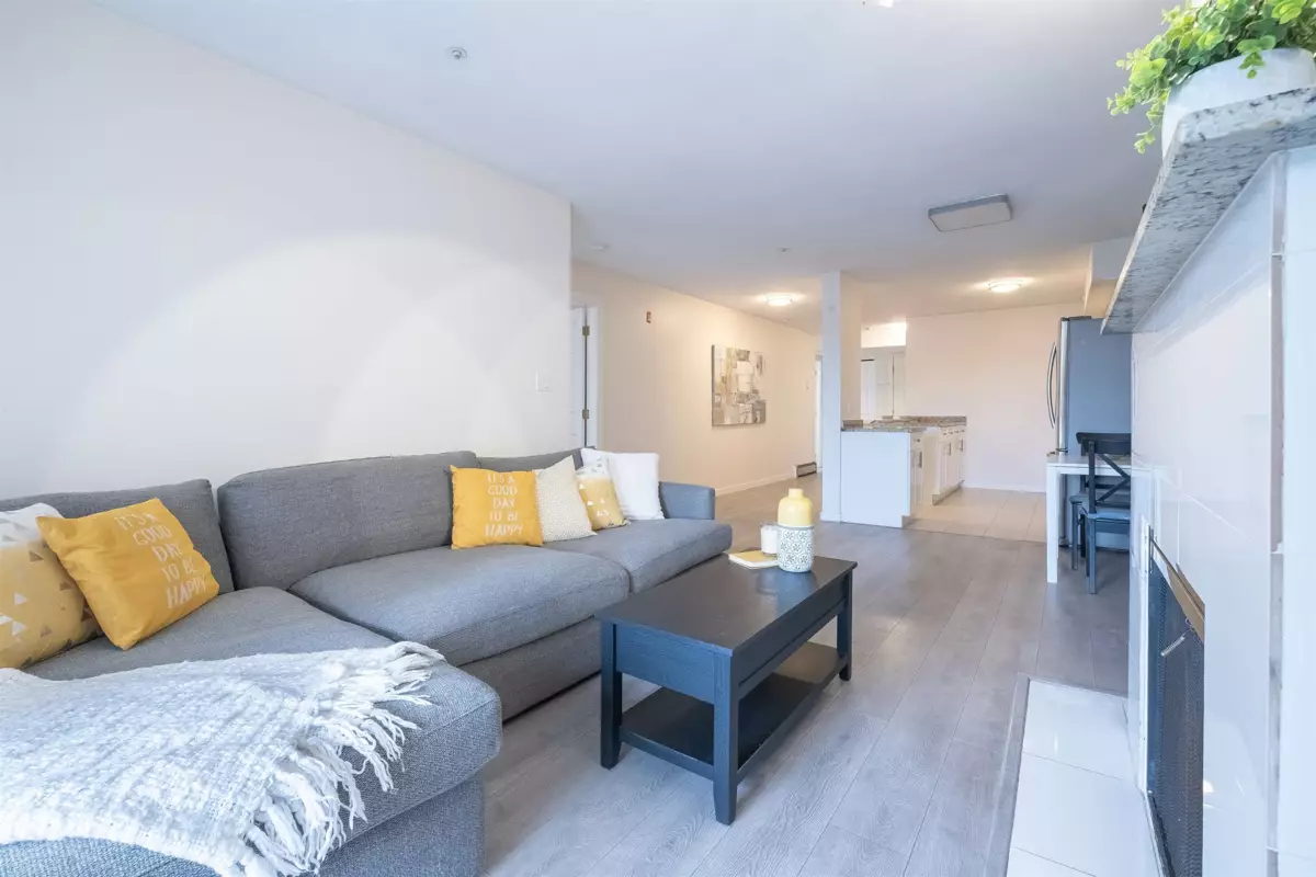 Primary Bathroom Photo of 108 15233 Pacific Avenue, White Rock, BC