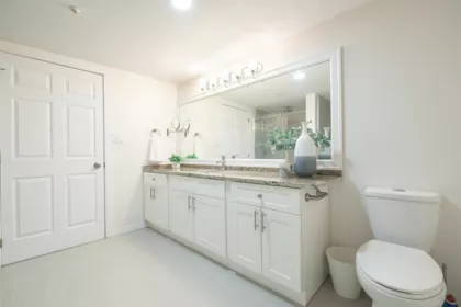 Powder Room Photo of 108 15233 Pacific Avenue, White Rock, BC