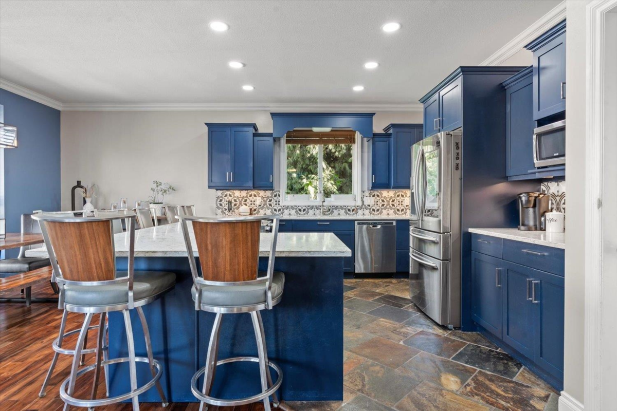 Kitchen Island Photo of 21 46745 Hudson Road, Chilliwack, BC