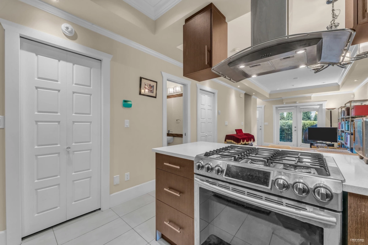 Kitchen Island Photo of 5 6331 No. 4 Road, Richmond, BC