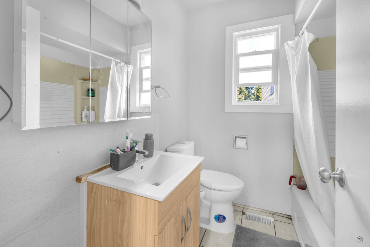 Breakfast Nook Photo of 13105 64 Avenue, Surrey, BC