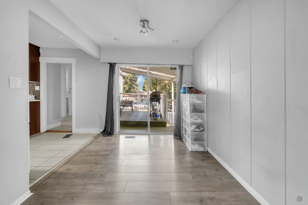 Family Room Photo of 13105 64 Avenue, Surrey, BC