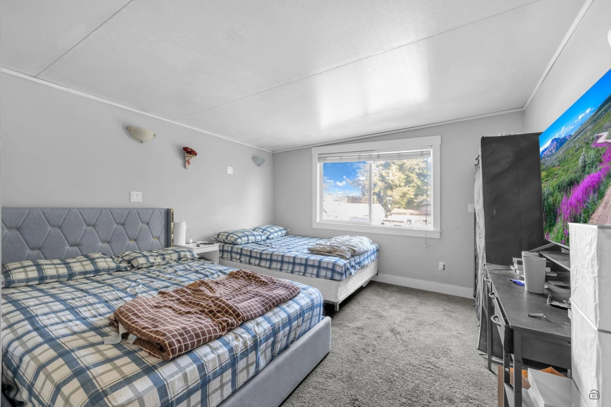 Kitchen Island Photo of 13105 64 Avenue, Surrey, BC